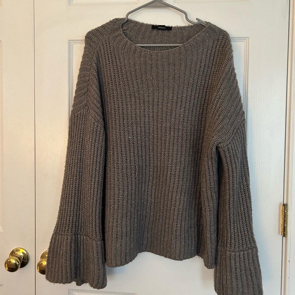 💗3/$20 Forever 21 Bell Sleeve Sweater